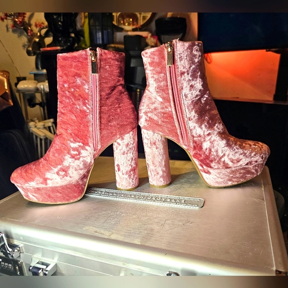 Rouge Helium pink boots - Picture 3 of 5